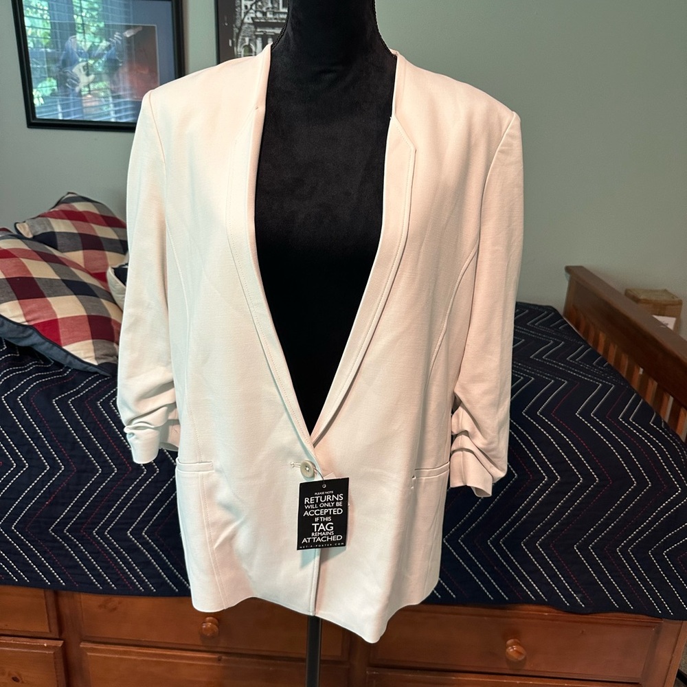 Helmut Lang One Button Cream Blazer. NWT, size 10